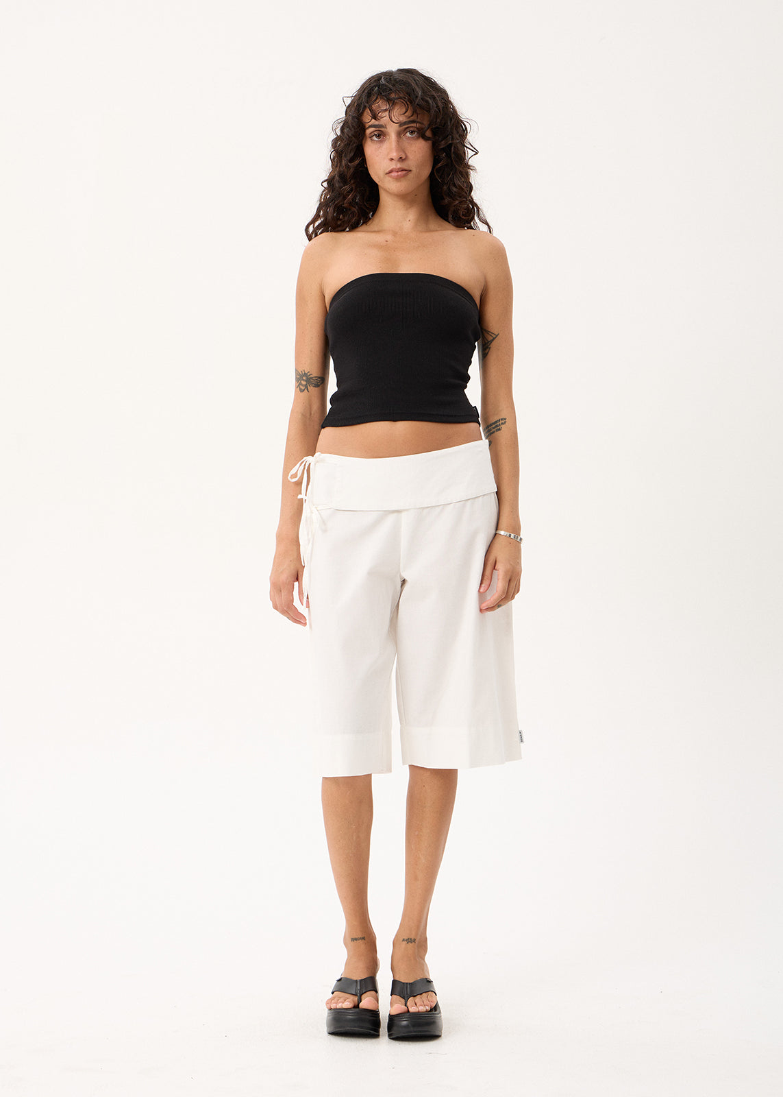 AFENDS Sofia - Longline Short - White