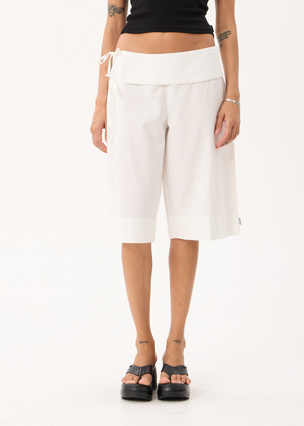 AFENDS Sofia - Longline Short - White