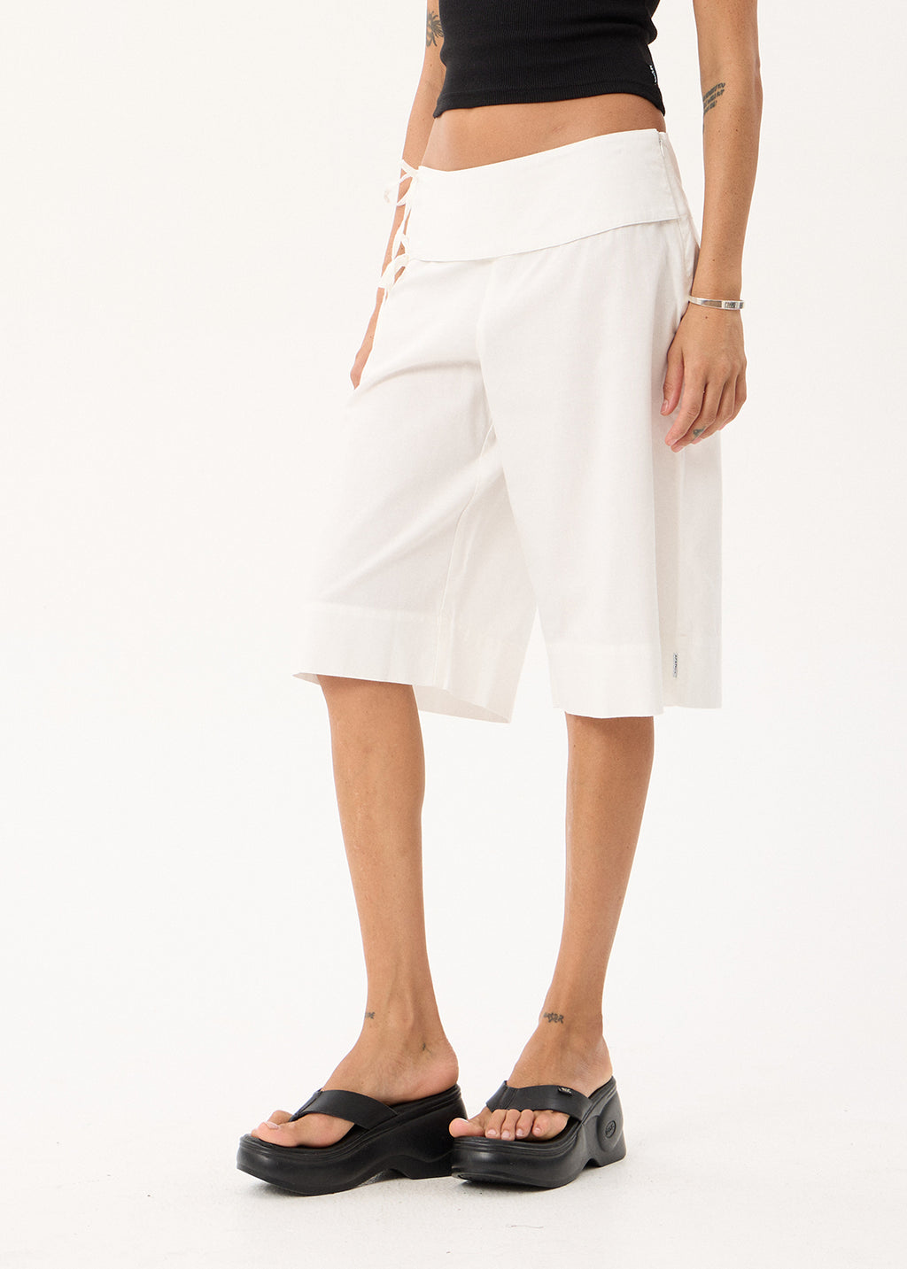 AFENDS Sofia - Longline Short - White
