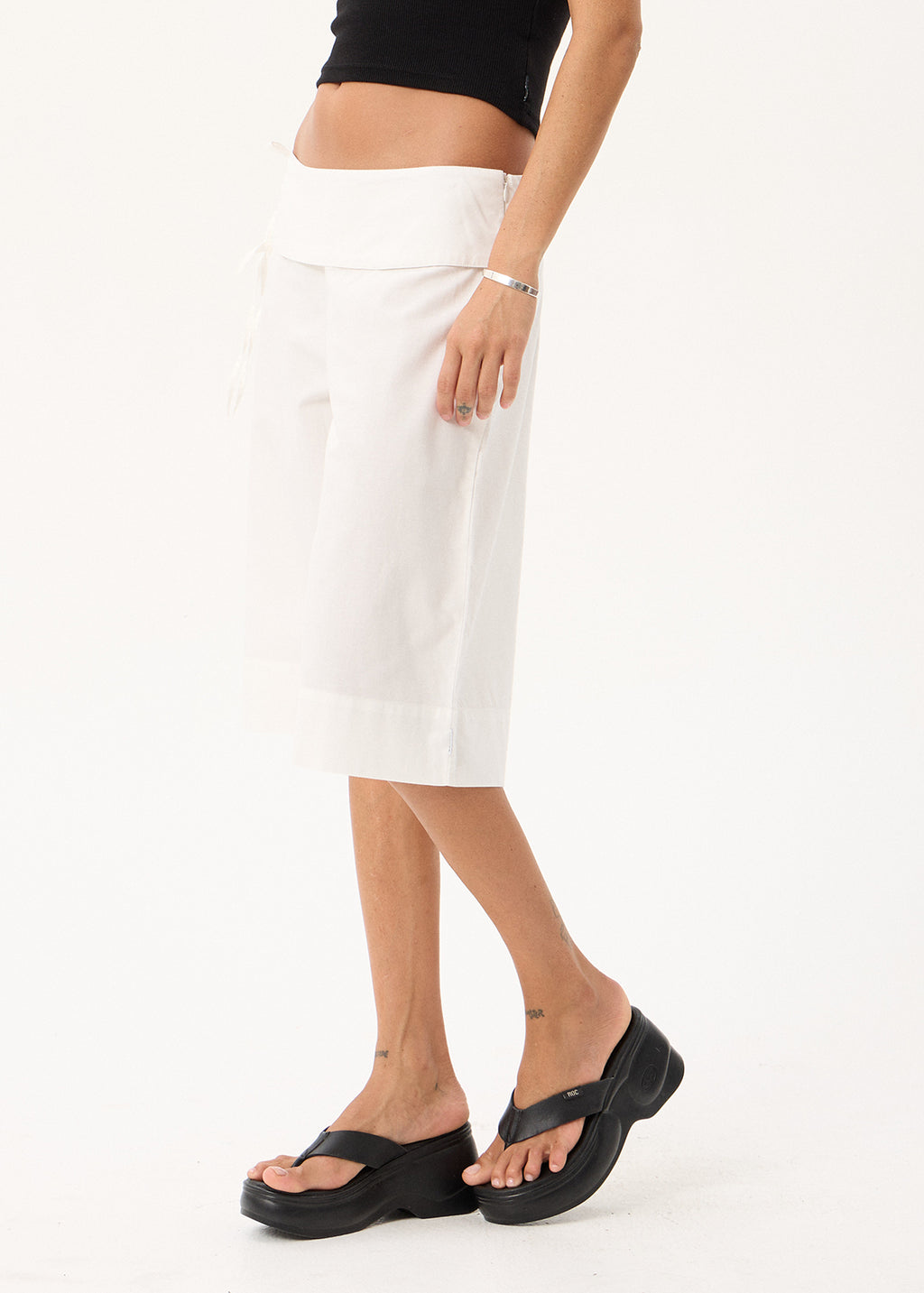 AFENDS Sofia - Longline Short - White