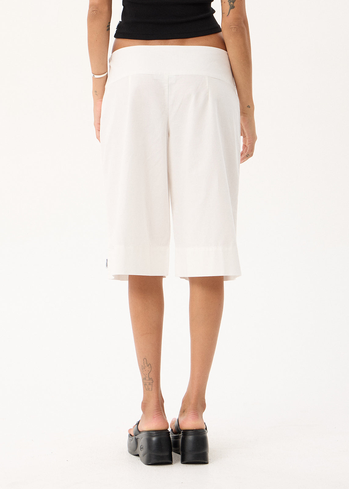 AFENDS Sofia - Longline Short - White