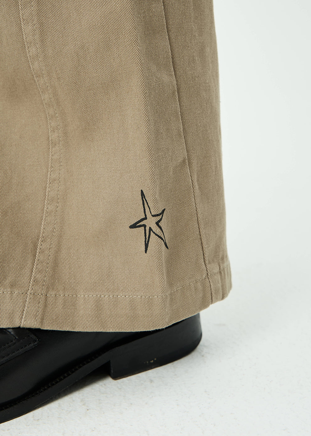 AFENDS Mens Flower Patch - Pablo Printed Pant - Stone