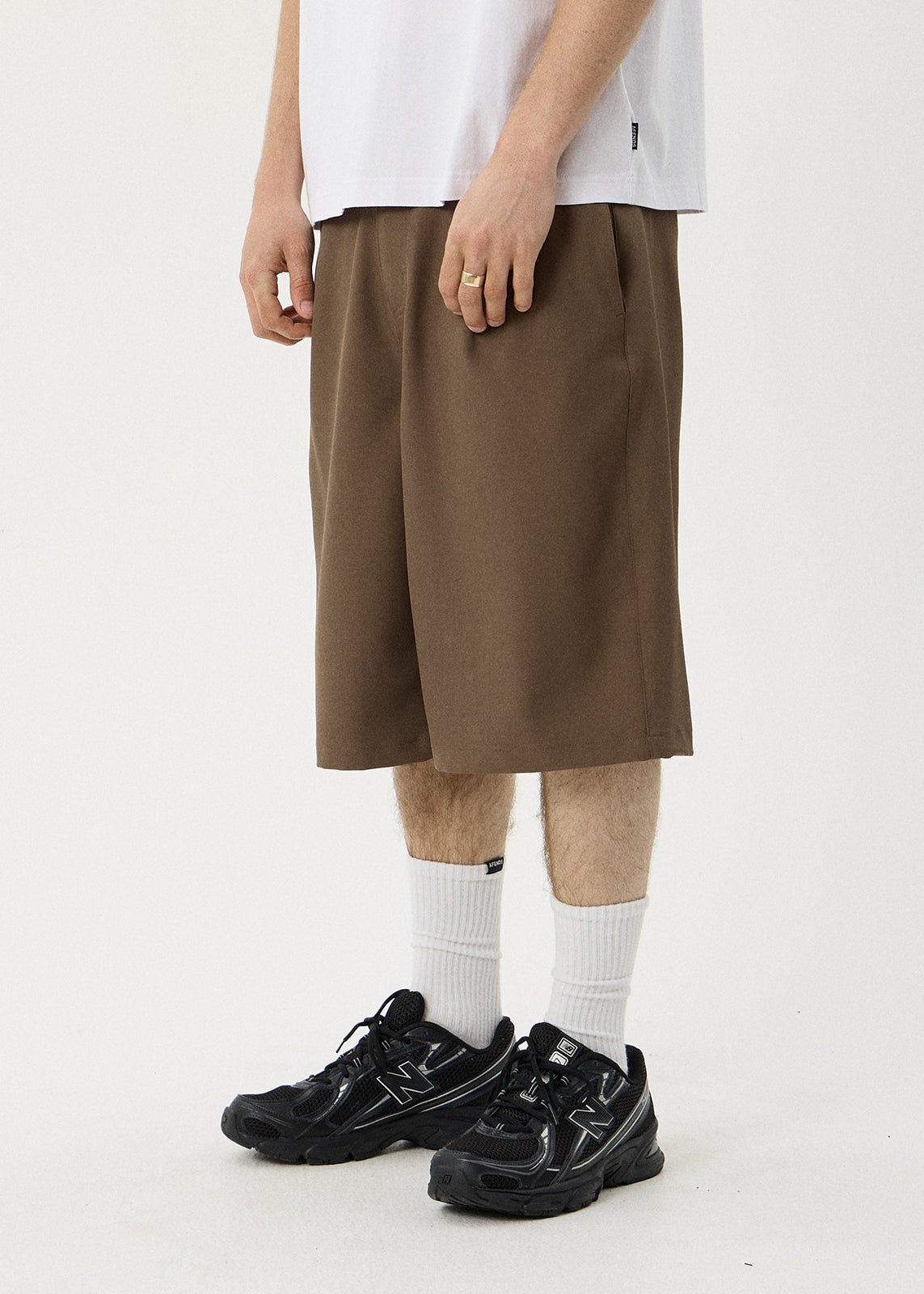 AFENDS Mens Fast Forward - Baggy Pleated Short 24" - Fossil