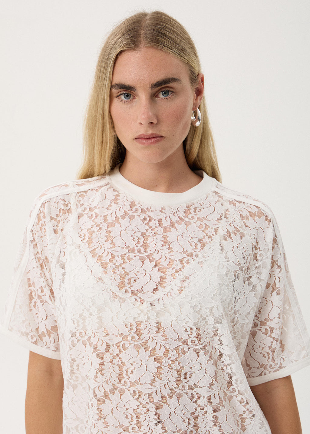 AFENDS Angela - Lace Oversized Raglan Tee - White