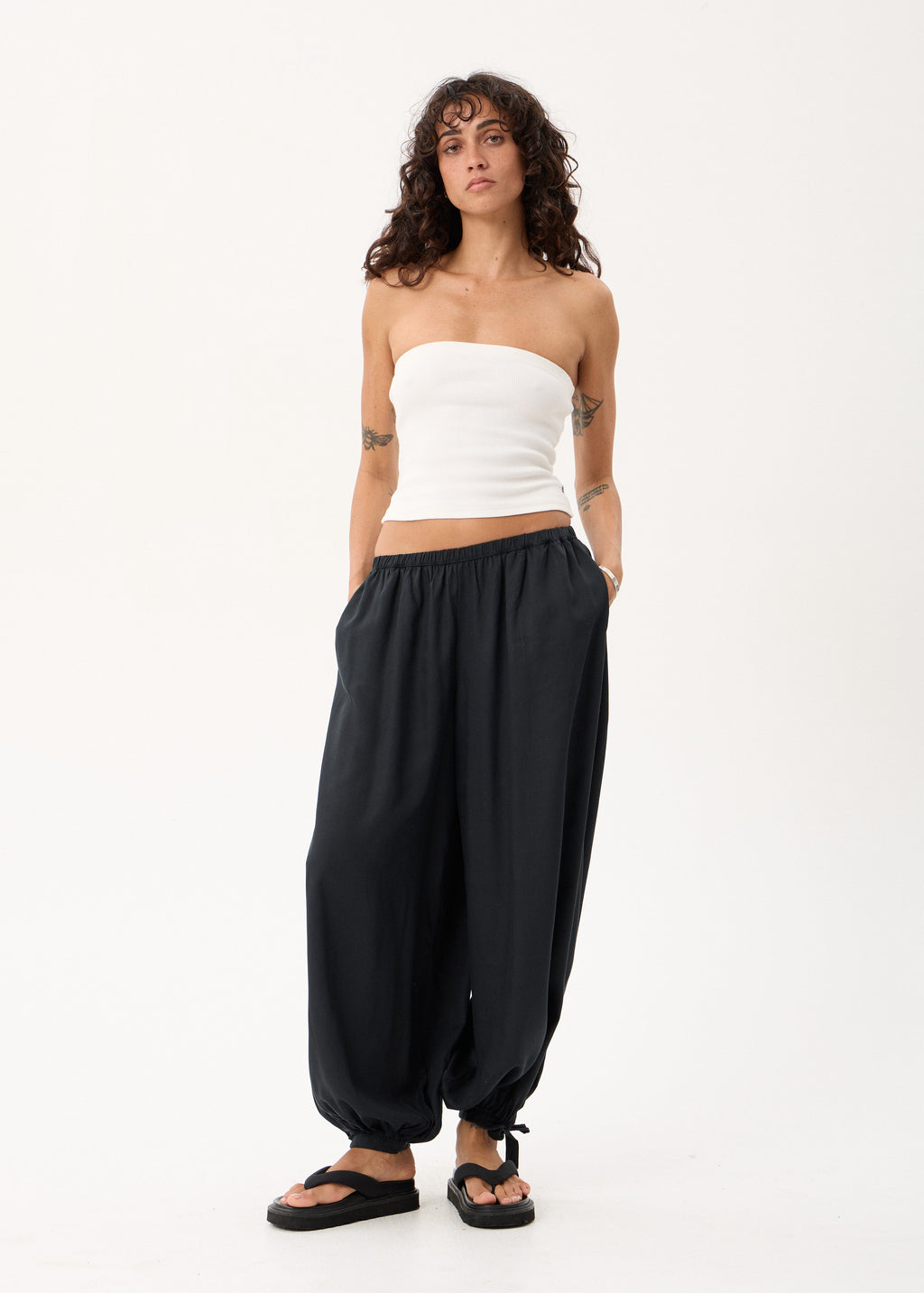 AFENDS Lyana - Balloon Pant - Black
