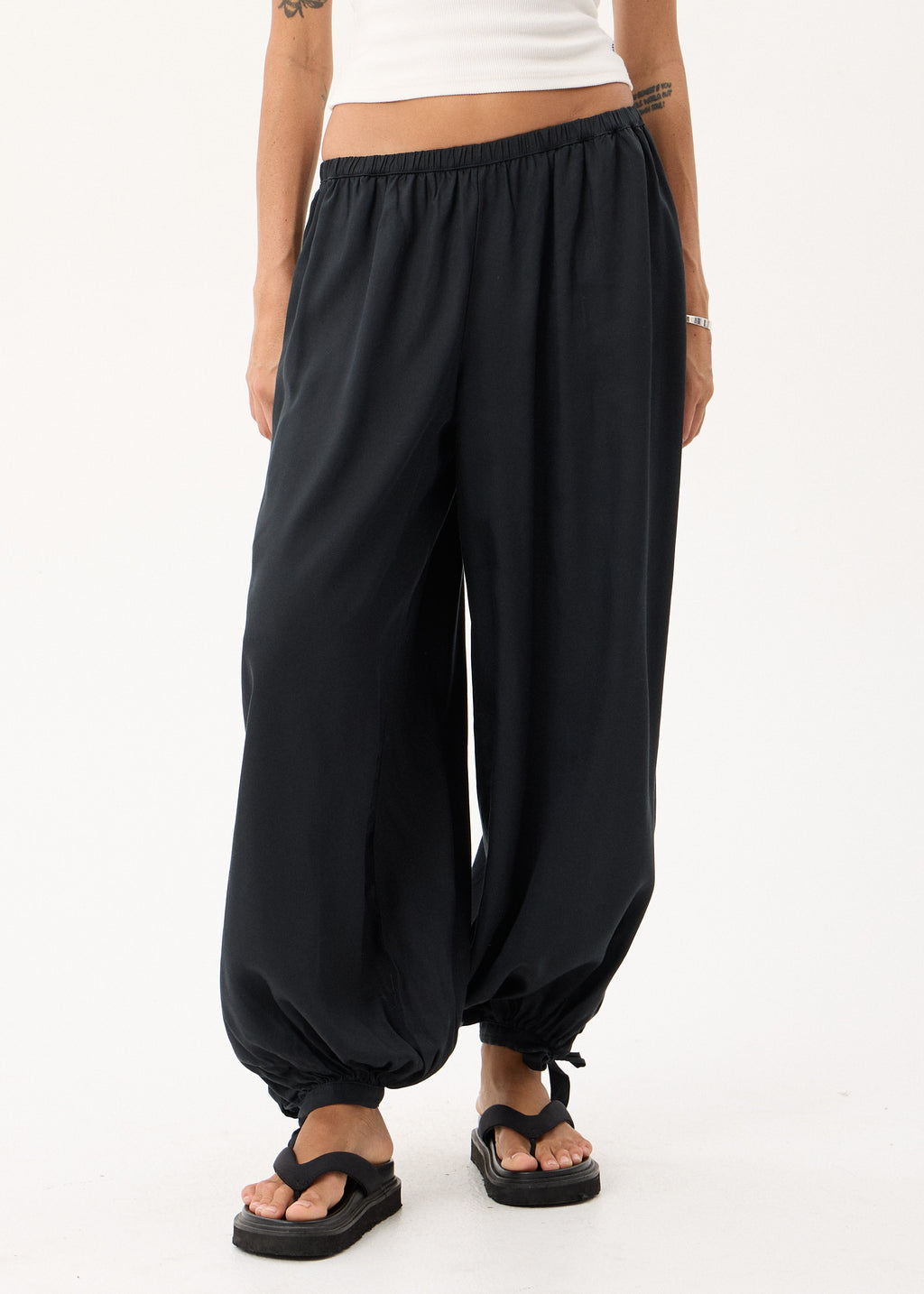 AFENDS Lyana - Balloon Pant - Black