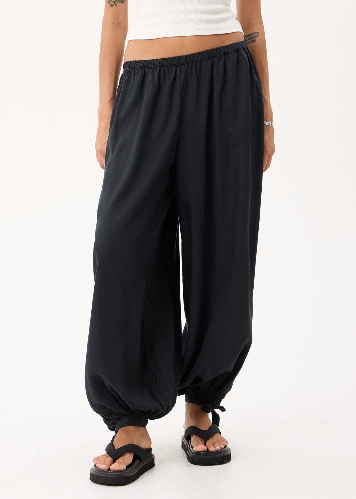 AFENDS Lyana - Balloon Pant - Black