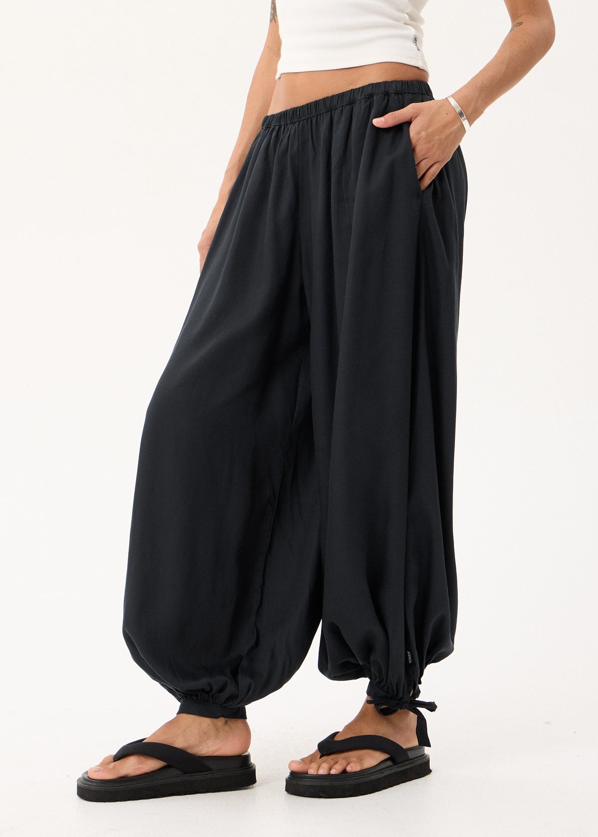 AFENDS Lyana - Balloon Pant - Black