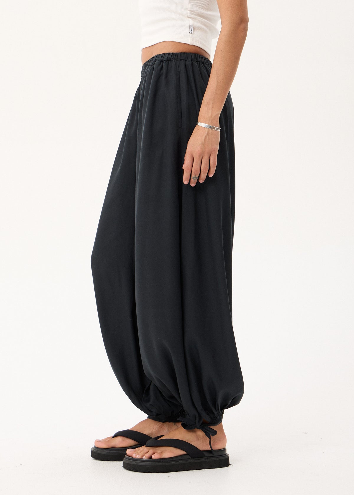 AFENDS Lyana - Balloon Pant - Black