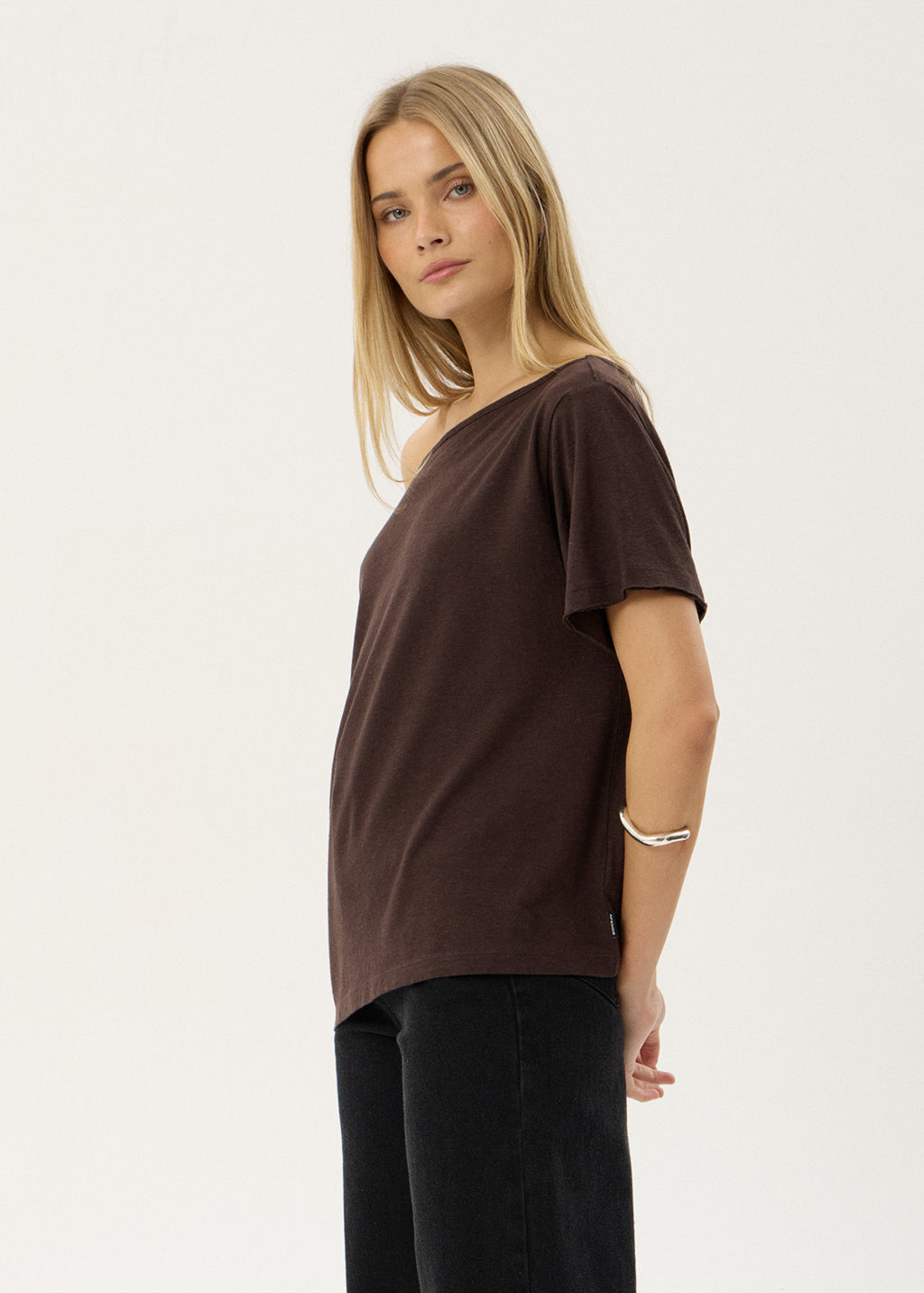 AFENDS Womens Sabina - Off Shoulder Tee - Coffee