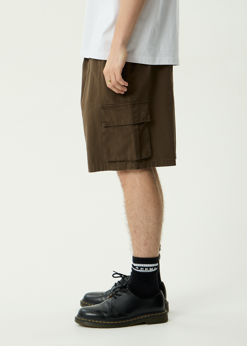 AFENDS Mens Ripped Out 98 - Organic Oversized Cargo Short 20 Inch - Coffee