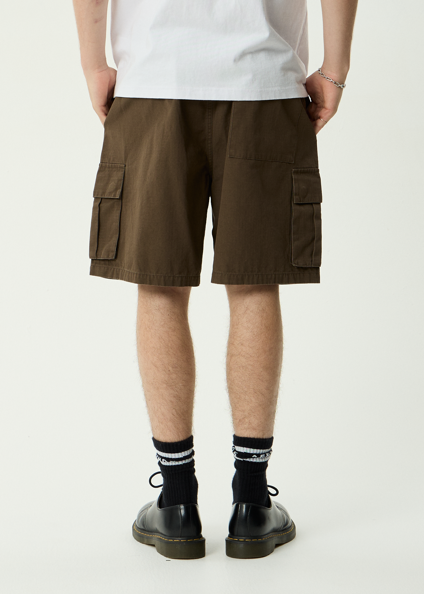 AFENDS Mens Ripped Out 98 - Organic Oversized Cargo Short 20 Inch - Coffee