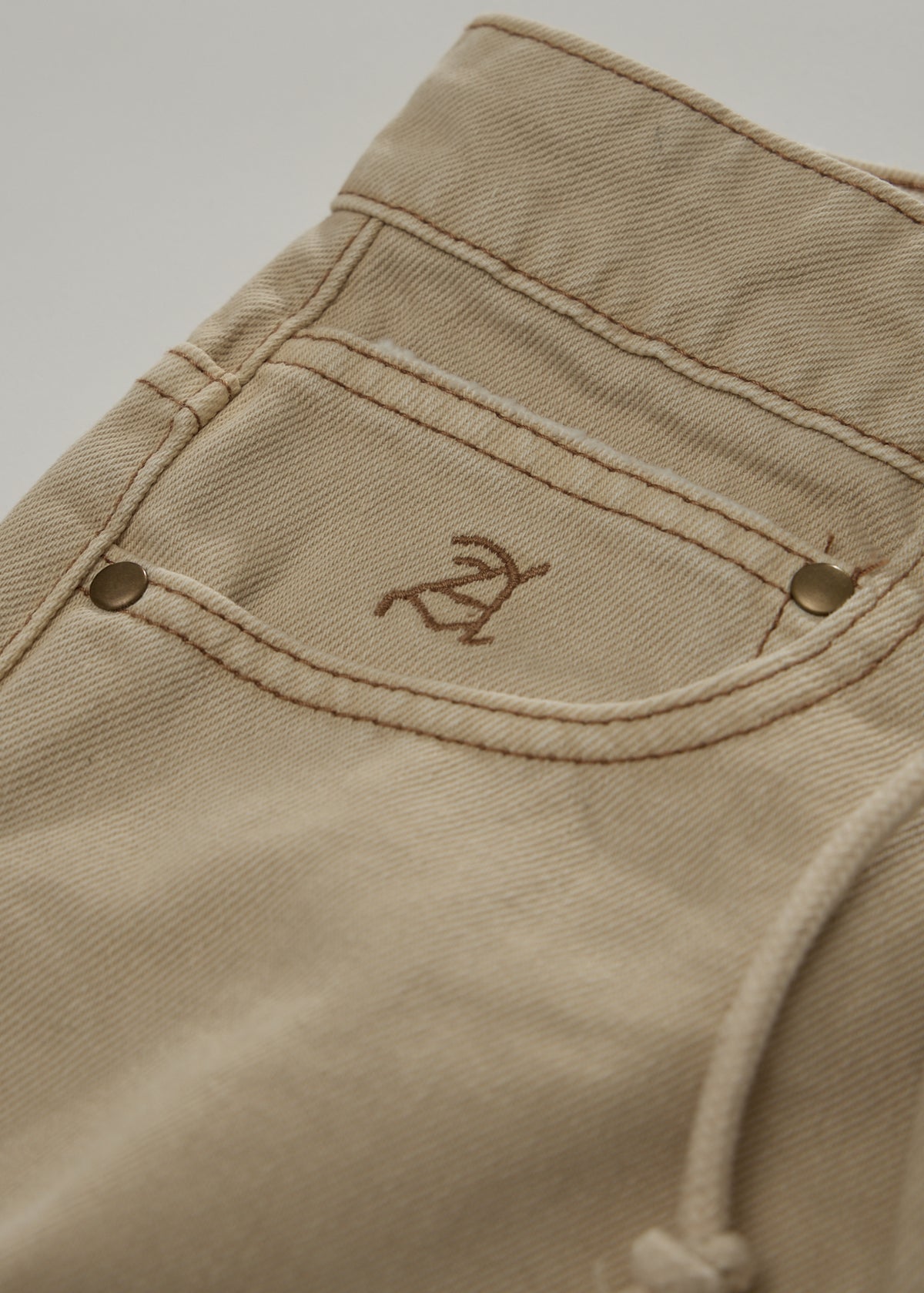 AFENDS Fast Forward - Denim Ultra Baggy Pleated Short 24" - Vintage Sand