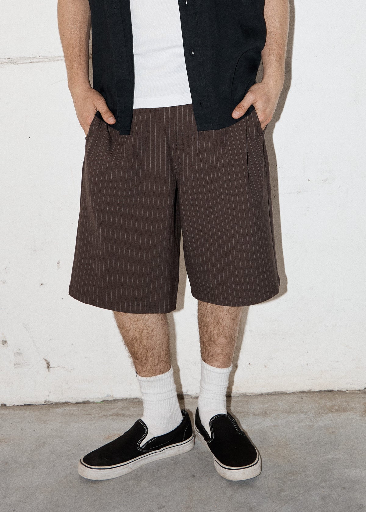 AFENDS Business - Baggy Pleated Short 24" - Coffee Stripe