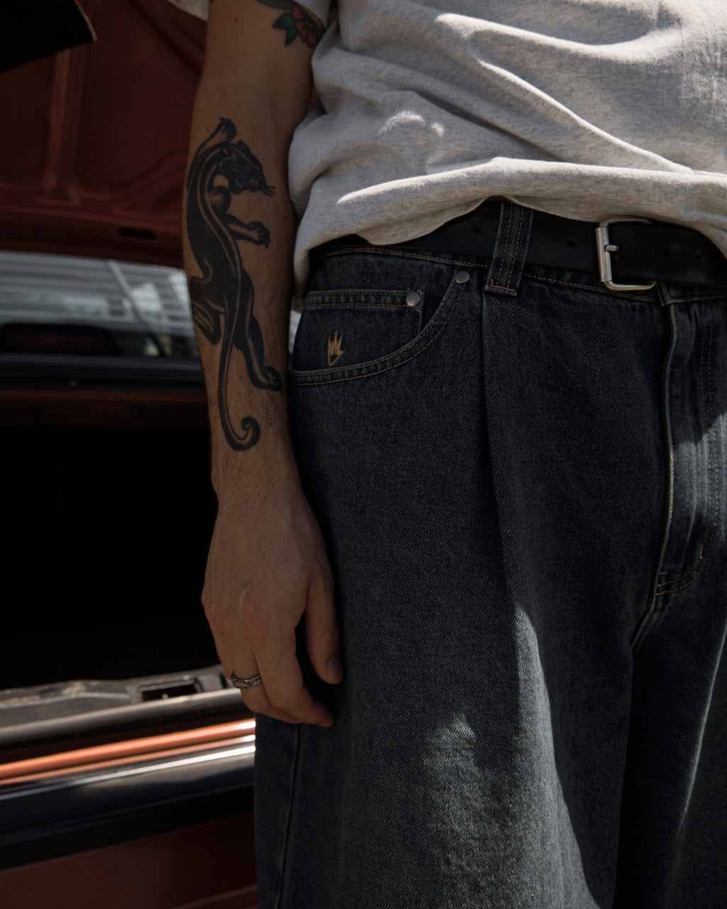 AFENDS Mens Fast Forward - Denim Ultra Baggy Pleated Short 24" - Vintage Wash