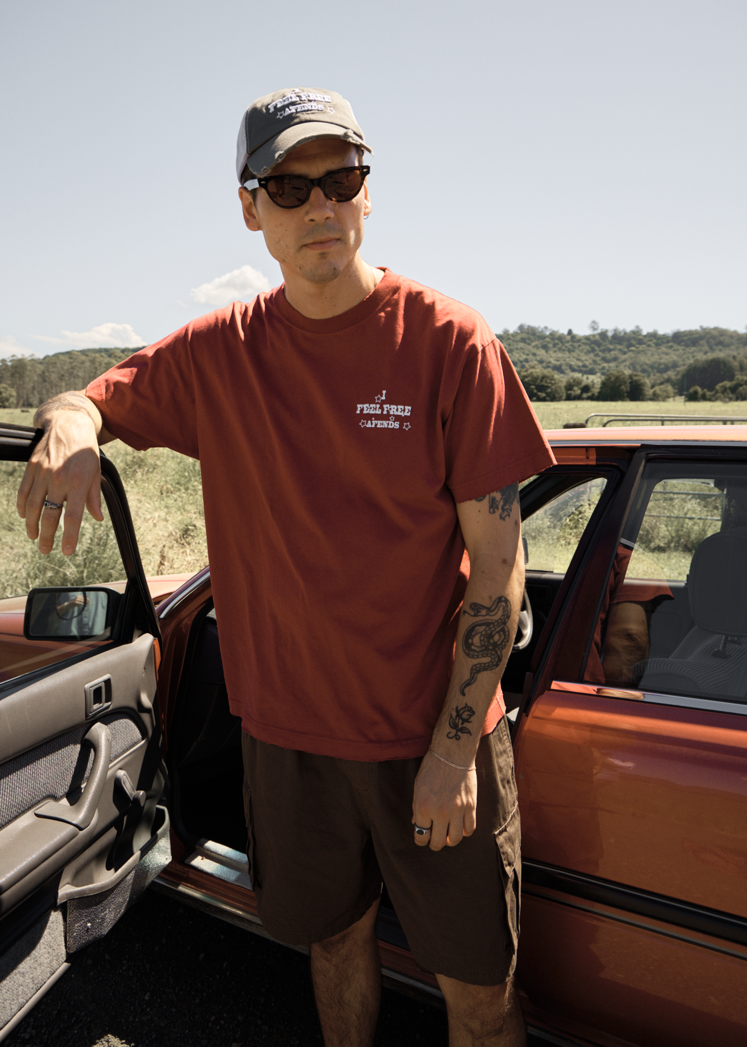 AFENDS Mens Ripped Out 98 - Organic Oversized Cargo Short 20 Inch - Coffee