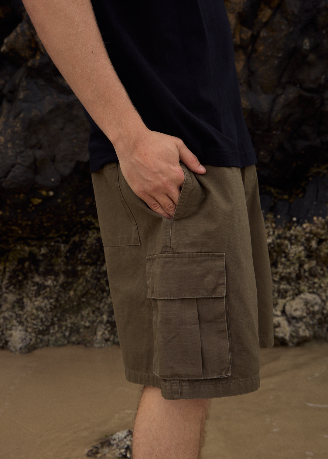 AFENDS Mens Ripped Out 98 - Oversized Cargo Short 20" - Deep Olive