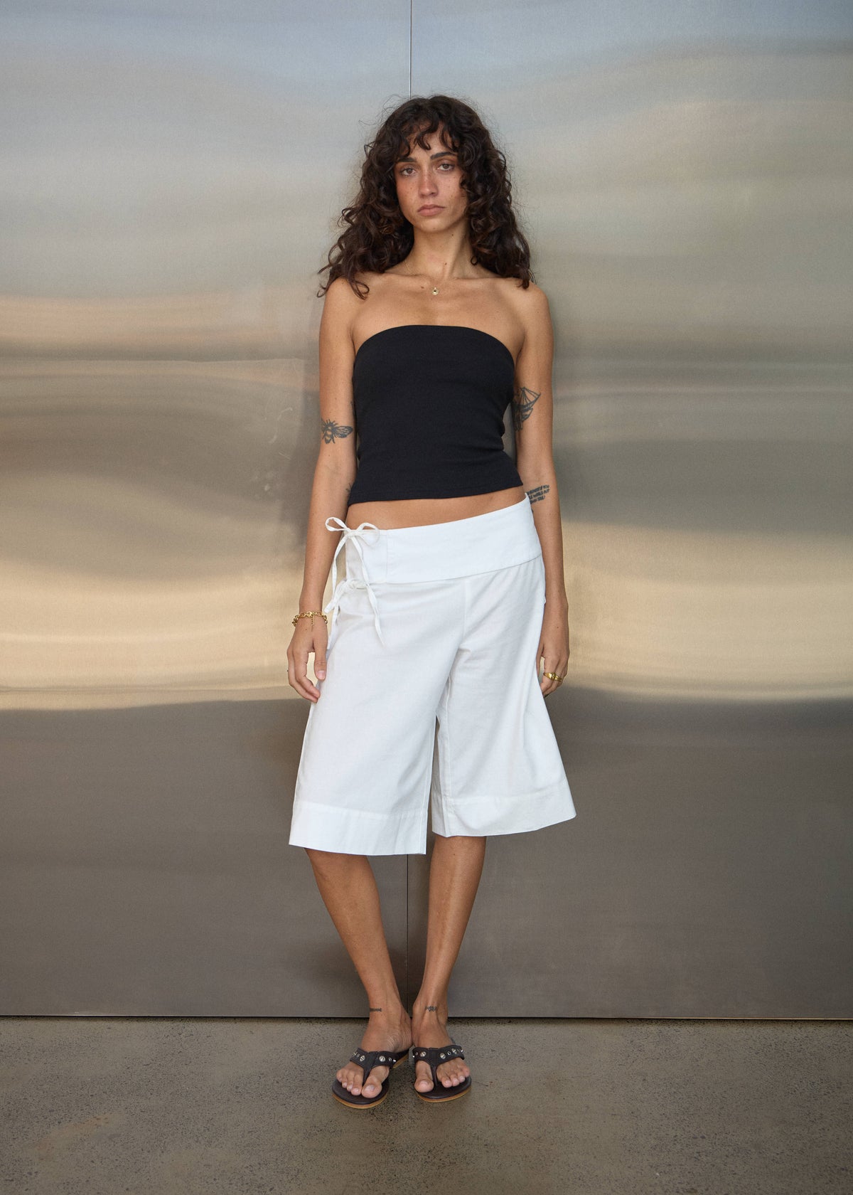 AFENDS Sofia - Longline Short - White