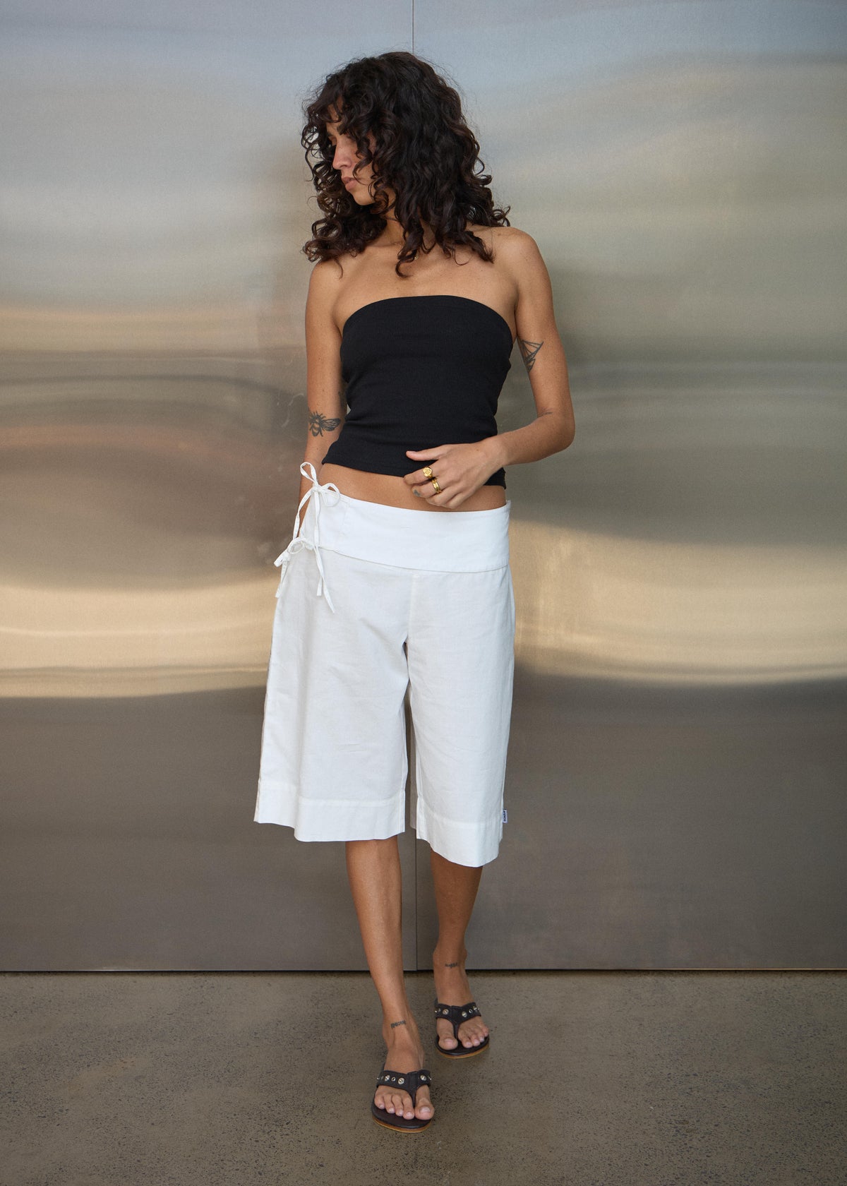 AFENDS Sofia - Longline Short - White